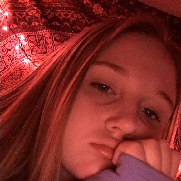 Profile Picture of Olivia Parrish (@oliviarose0118) on Poshmark