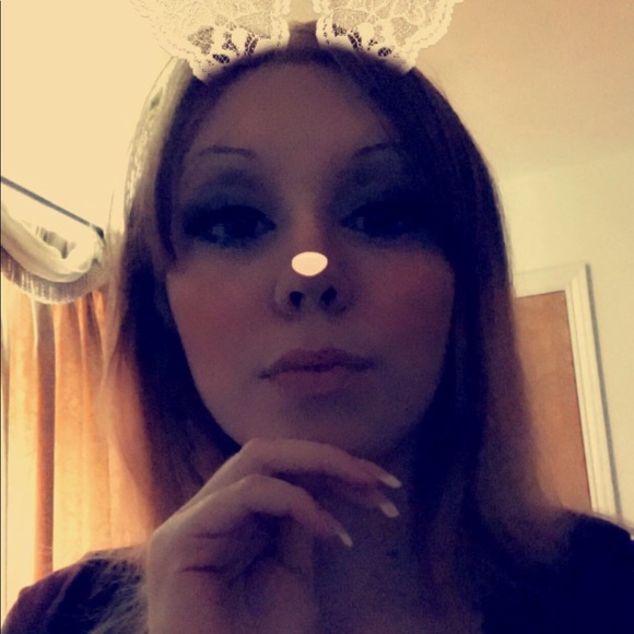 Profile Picture of Joy Knotts (@joyknotts) on Poshmark