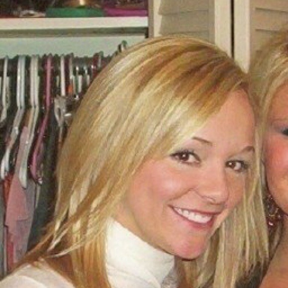 Profile Picture of Crystal Baker (@cnbaker21) on Poshmark