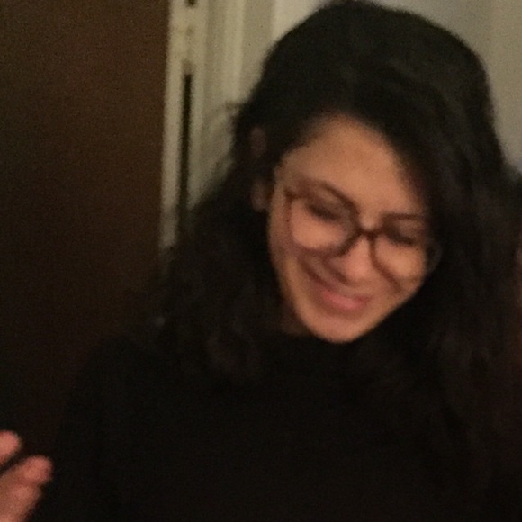 Profile Picture of Faten Mawassi (@fatenmiaw) on Poshmark