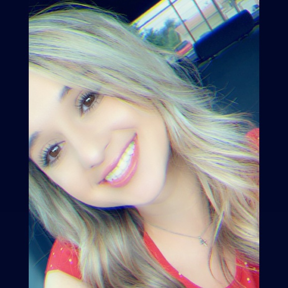 Profile Picture of Sarah Dominguez (@sarahann2) on Poshmark