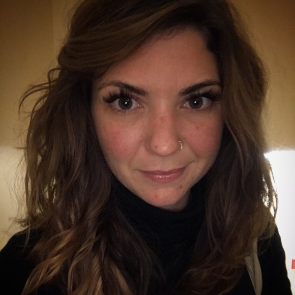 Profile Picture of Samantha Garlow (@samgarlow) on Poshmark