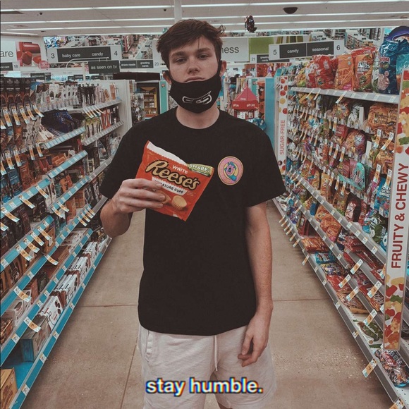 Profile Picture of Aidan James (@aidan43252) on Poshmark