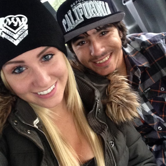 Profile Picture of Ashley Vallone (@ashleyvallone) on Poshmark