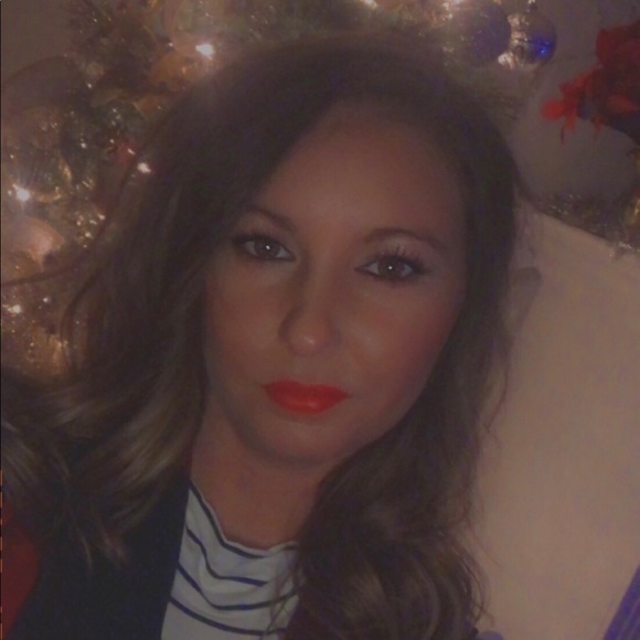 Profile Picture of Tiffany Corriell (@tiffanycorriell) on Poshmark