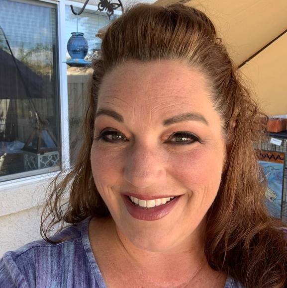 Profile Picture of Jennifer Schuetz (@jschuetz) on Poshmark