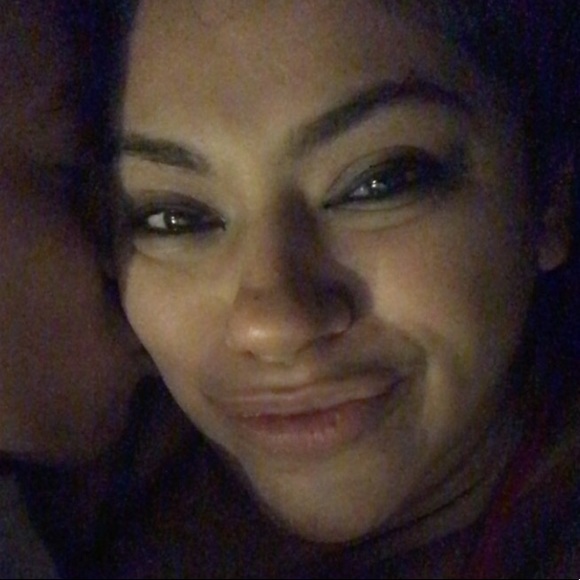 Profile Picture of Luz Saucedo (@luzgabb) on Poshmark