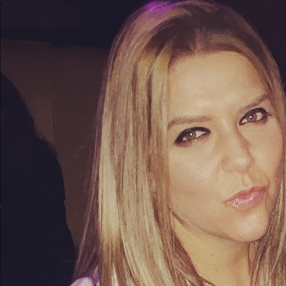 Profile Picture of Stephanie Luca francoforte (@sfrancoforte) on Poshmark