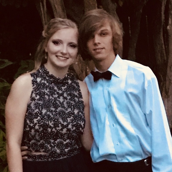 Profile Picture of Hailey Headrick (@hey0701) on Poshmark