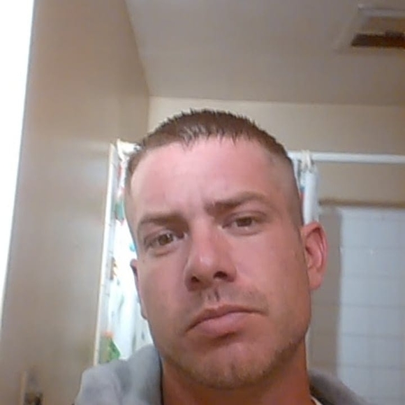 Profile Picture of Sean Abrahamson (@abrahamsonemail) on Poshmark