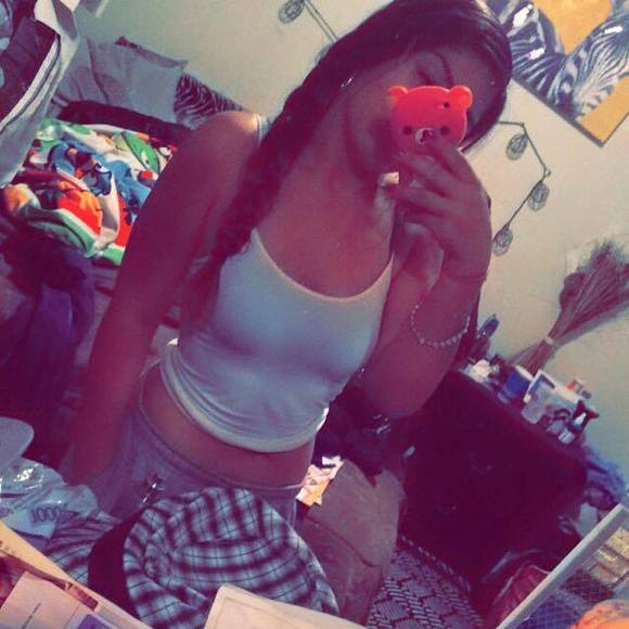 Profile Picture of Cristiana Leon (@bola1913) on Poshmark