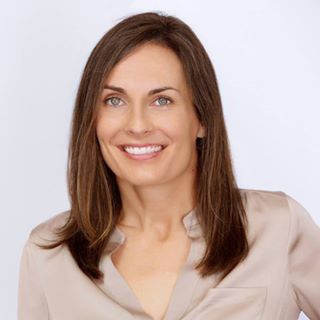 Profile Picture of Elizabeth Benson (@elizabethmbenson) on Facebook