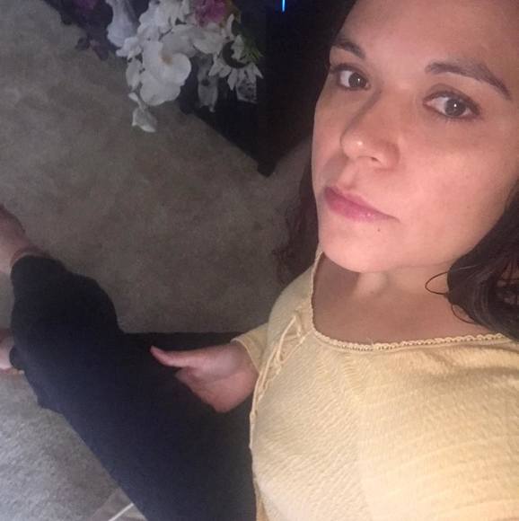Profile Picture of Mariana Cordova (@marianacordo984) on Poshmark