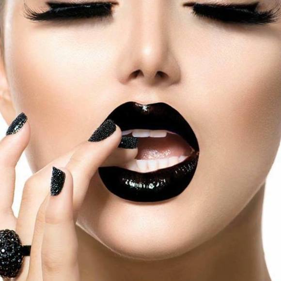 Profile Picture of Lan Diec (@lily50shades) on Poshmark