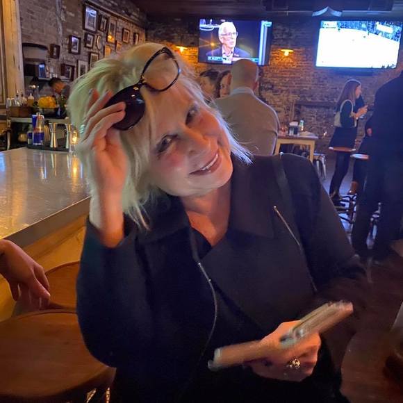 Profile Picture of Lorrie Sanchez (@lorrie2000) on Poshmark