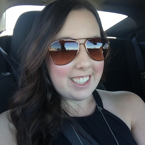 Profile Picture of Danielle Buska (@dbusk127) on Poshmark