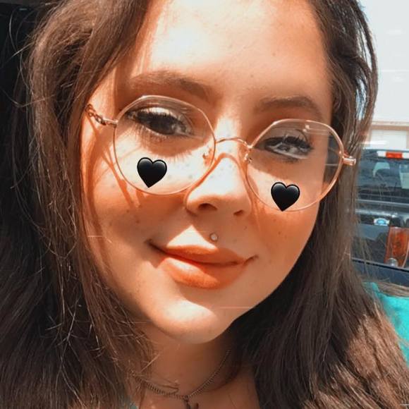 Kaylee Banion - Poshmark Profile Picture of Kaylee Banion (@kjb1802) on Poshmark