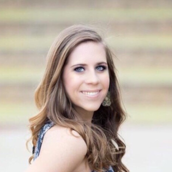 Profile Picture of Cecily Black (@cblack9816) on Poshmark