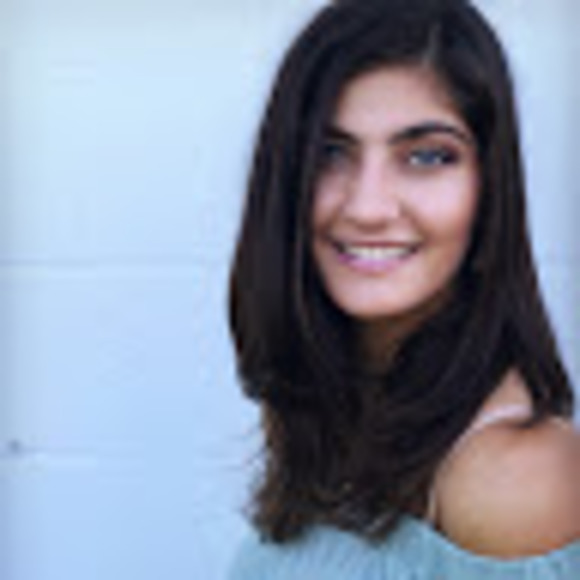 Profile Picture of Eva Katsaros (@evakatsaros) on Poshmark