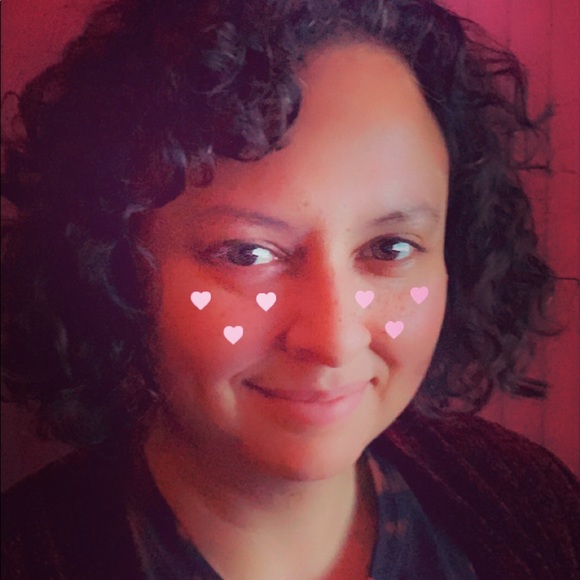 Profile Picture of Cassondra Kelley (@iridescenttea) on Poshmark