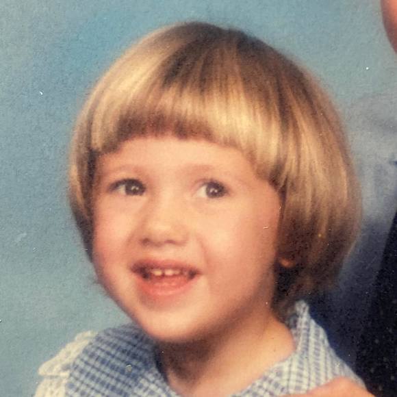 Profile Picture of Sarah Micklewright (@smicklewright) on Poshmark