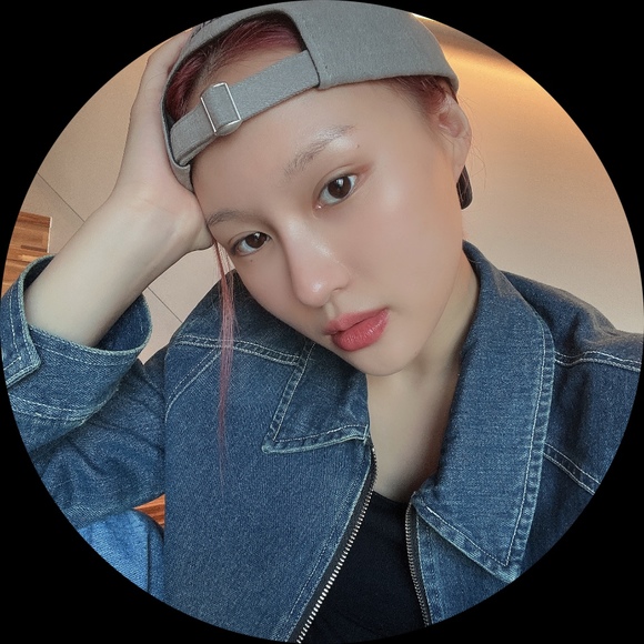 Profile Picture of Kim Moreno (@honestfinds) on Poshmark