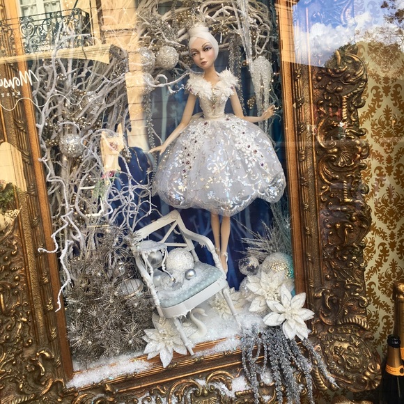 Profile Picture of Isabel Pearce (@debibi) on Poshmark