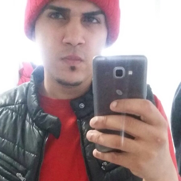 Profile Picture of David Ocasio (@daviid400) on Poshmark