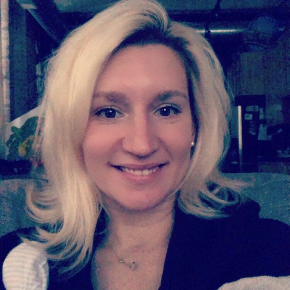 Profile Picture of Samantha Waring (@samanthawaring) on Poshmark