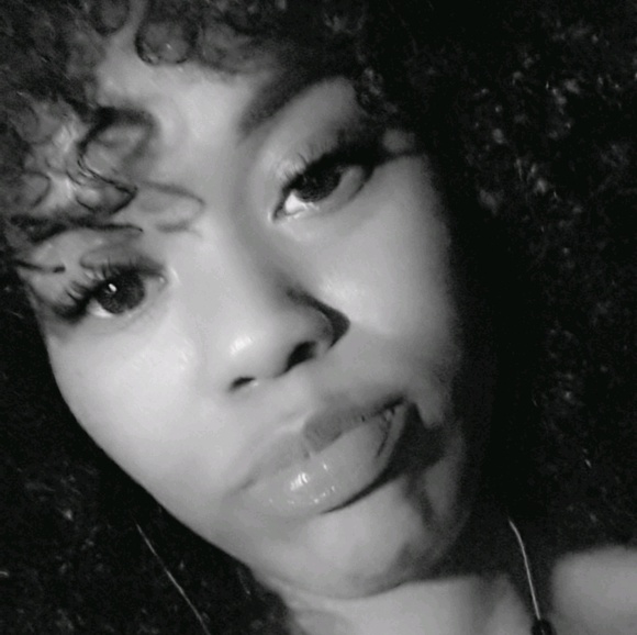 Profile Picture of Arielle Pearson (@ariellemp1) on Poshmark