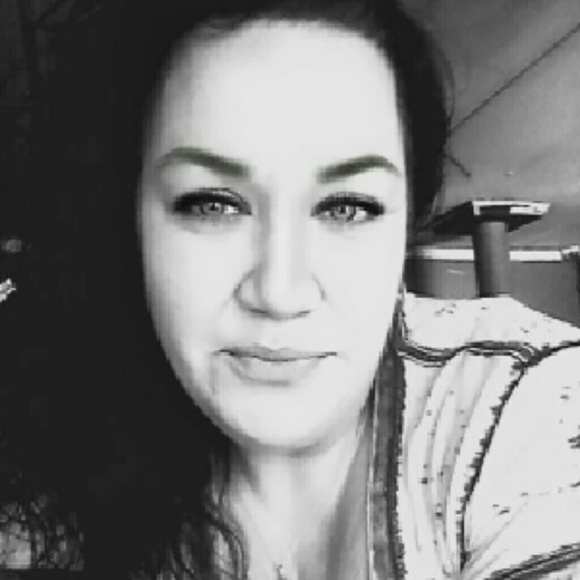 Profile Picture of Jenetta Gambrel (@jenettagambrel) on Poshmark