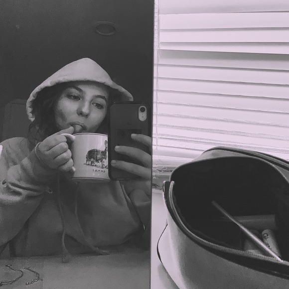 Sydney Kaszynski - Poshmark Profile Picture of Sydney Kaszynski (@sydneykaz2) on Poshmark