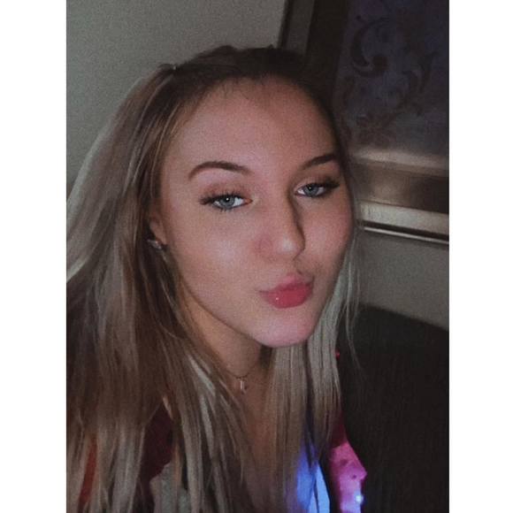 Profile Picture of Jazzie Gilinsky (@jazziek) on Poshmark