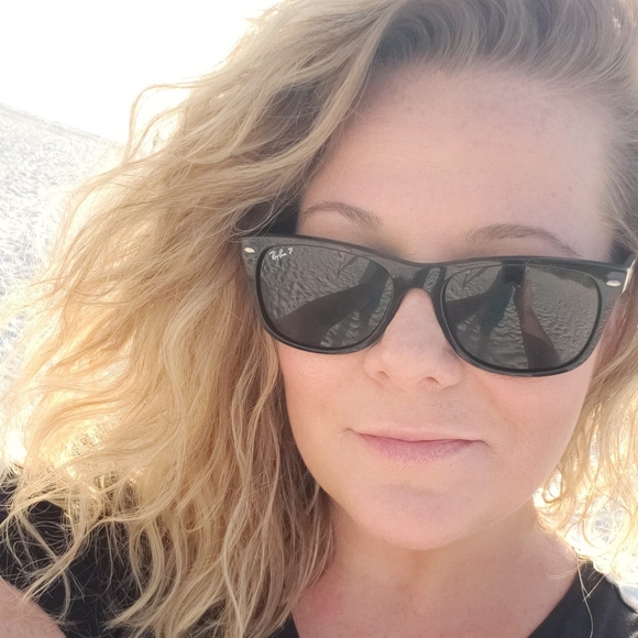 Profile Picture of Amanda Herbert (@ajherbert) on Poshmark