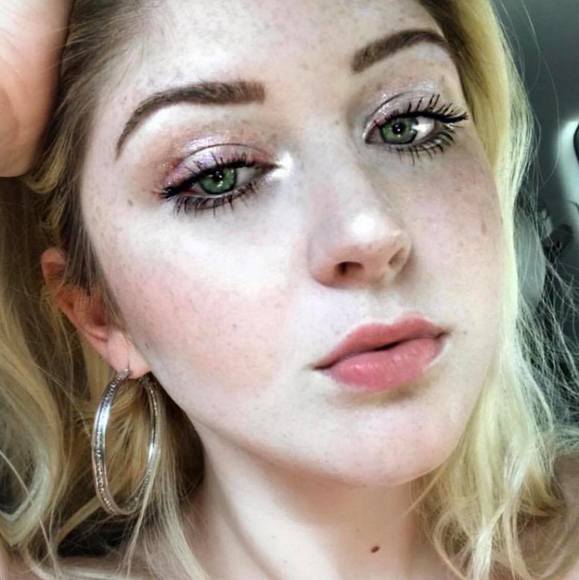 Cianna Cuny - Poshmark Profile Picture of Cianna Cuny (@ciannalovesyou) on Poshmark