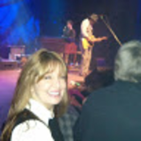 Profile Picture of Claudia Mcgee (@tiggsmcgeeco) on Poshmark