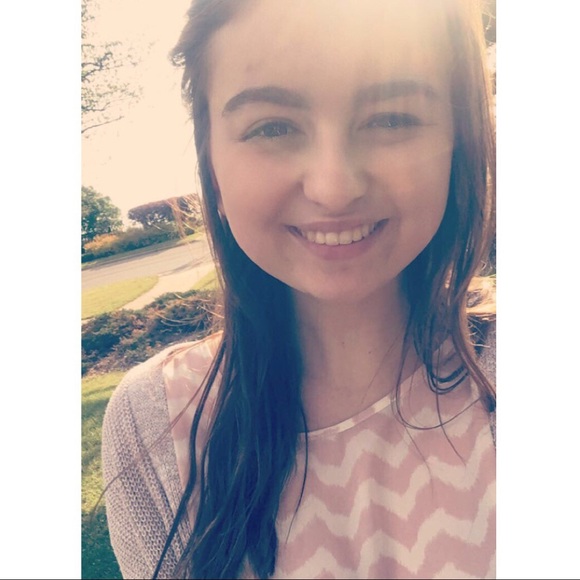 Jessie Hull - Poshmark Profile Picture of Jessie Hull (@jessiee42) on Poshmark