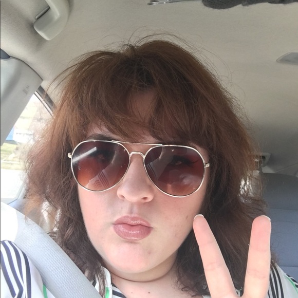 Profile Picture of Elle Heldmann (@elleheld) on Poshmark