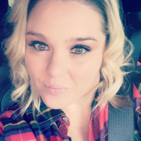 Profile Picture of Amanda Mccullagh (@a_mccullagh) on Poshmark