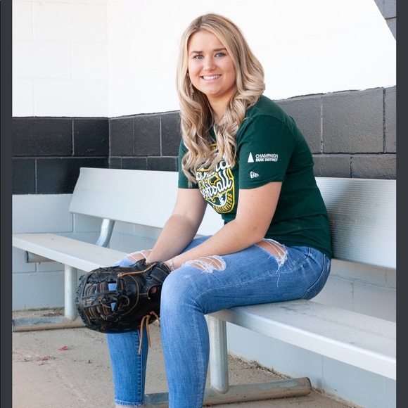 Profile Picture of Natalia Gathmann (@natgath3) on Poshmark