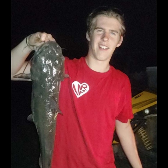 Profile Picture of Hunter Roedell (@hunter7roe) on Poshmark