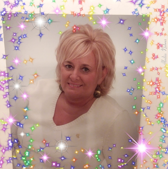 Profile Picture of Kathy Mascaro (@cunvgas) on Poshmark