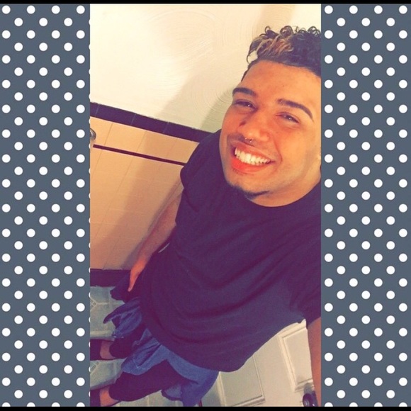 Edward Ventura - Poshmark Profile Picture of Edward Ventura (@eddiexxxx22) on Poshmark