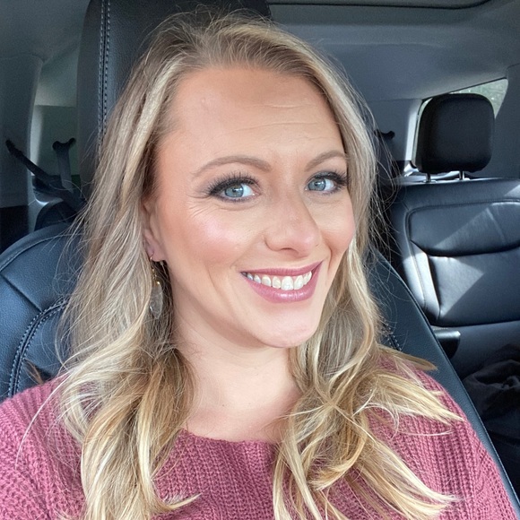 Profile Picture of Dixie Basham (@dmb1110) on Poshmark