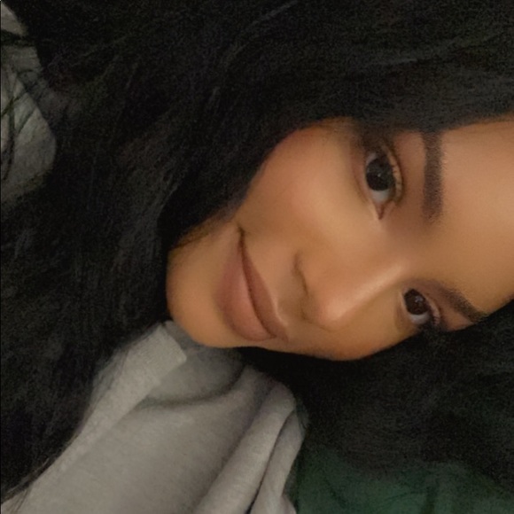 Profile Picture of Aaliyah Johnson (@sweetbbyleah) on Poshmark