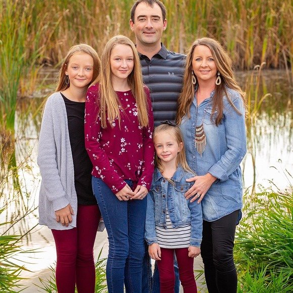 Profile Picture of Nikki Baloun (@nikkib80) on Poshmark