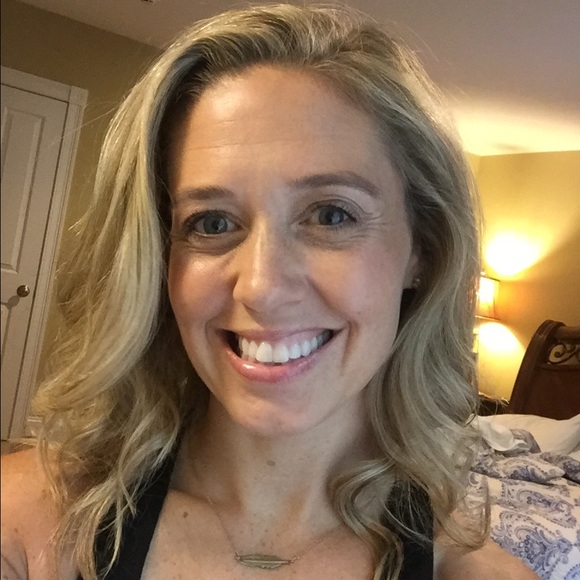 Profile Picture of Robin Coccomo (@robincoccomo) on Poshmark