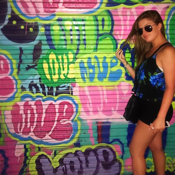 Profile Picture of Deej Maniaci (@deejmaniaci) on Poshmark