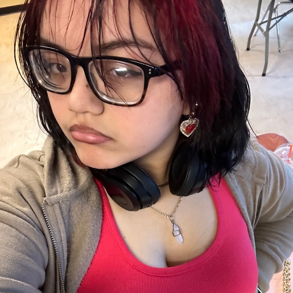 Profile Picture of Maribel Pardinas (@m_pardinas) on Poshmark