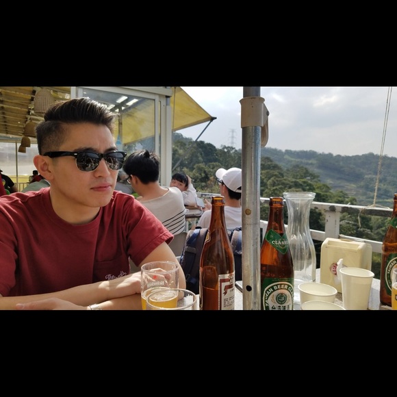 Profile Picture of Michael Chi (@mikechi4) on Poshmark